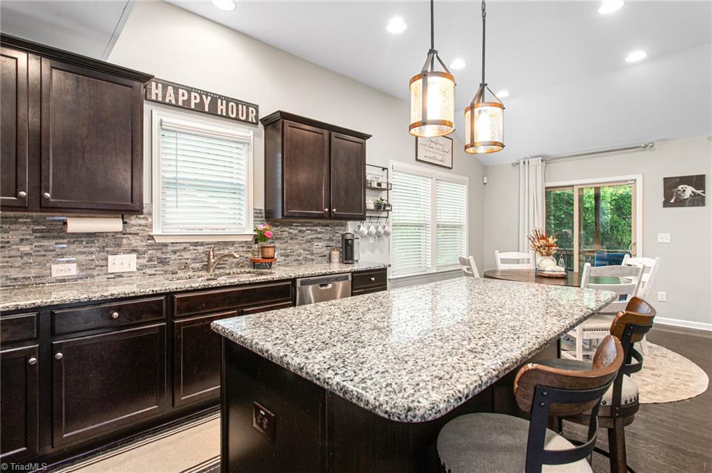 1028 Longleaf Pine Place Property Photo 9