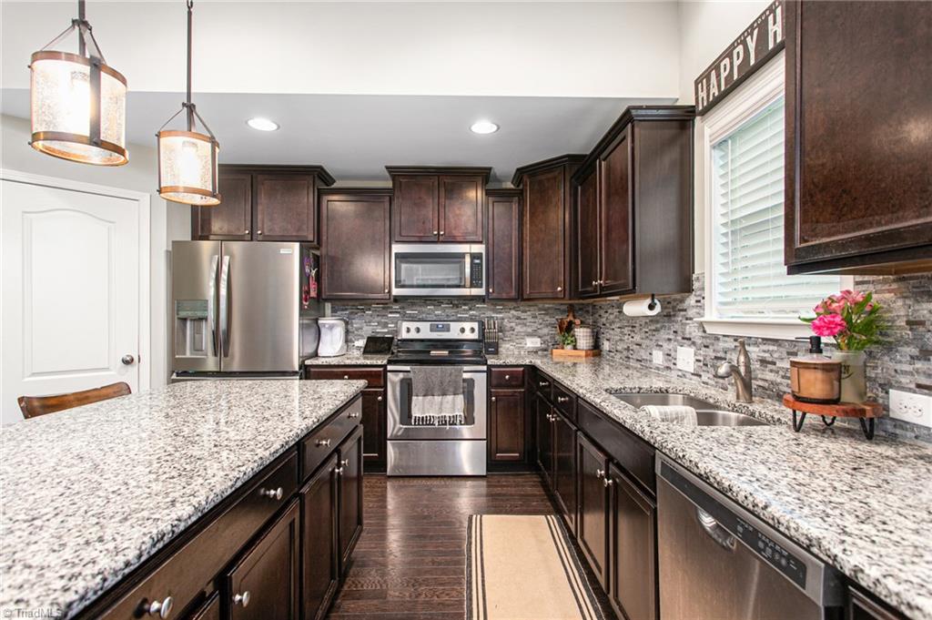1028 Longleaf Pine Place Property Photo 10
