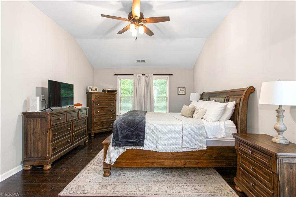 1028 Longleaf Pine Place Property Photo 15