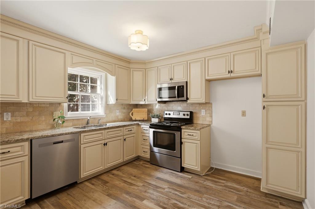 3204 Regents Park Lane Property Photo 11