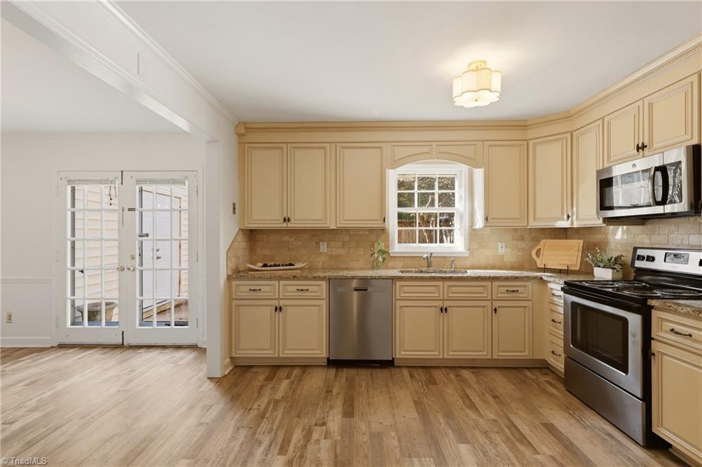 3204 Regents Park Lane Property Photo 13