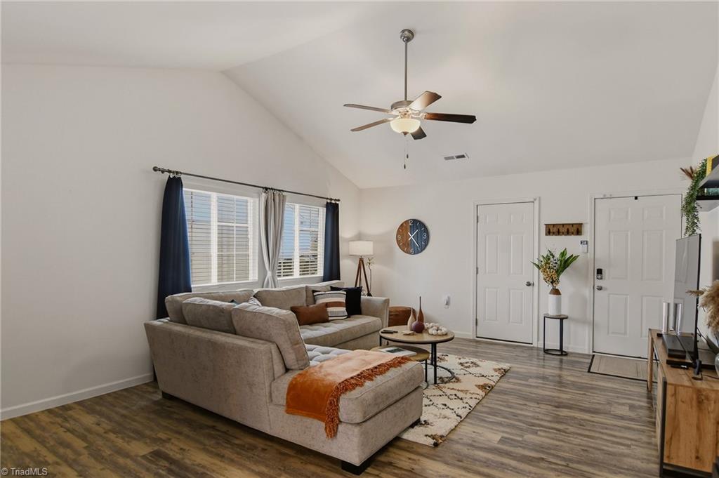 3904 Bissett Way Property Photo 4