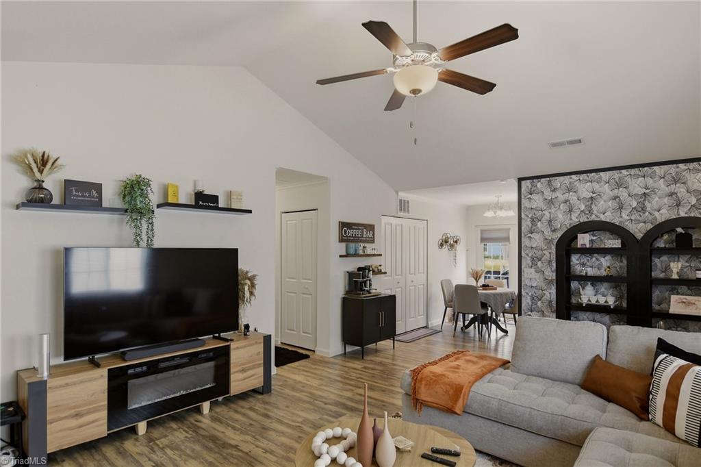 3904 Bissett Way Property Photo 6