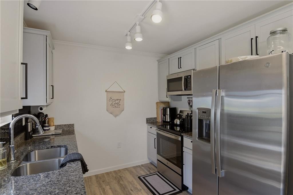 3904 Bissett Way Property Photo 10