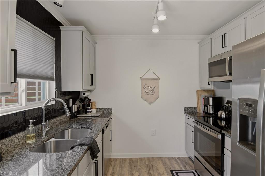 3904 Bissett Way Property Photo 11