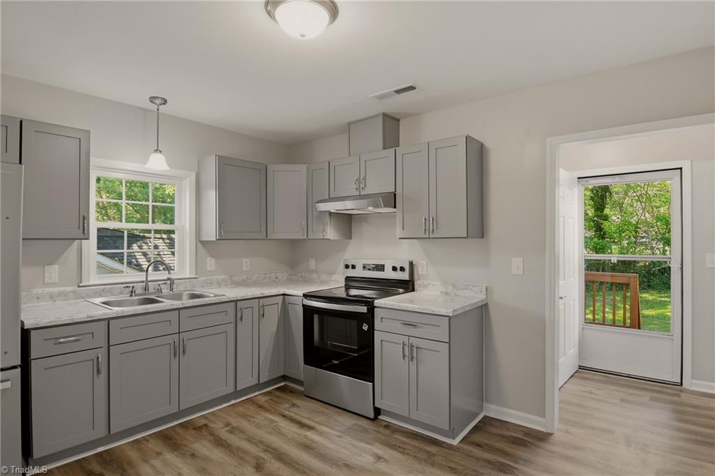 2206 Dunbar Street Property Photo 6