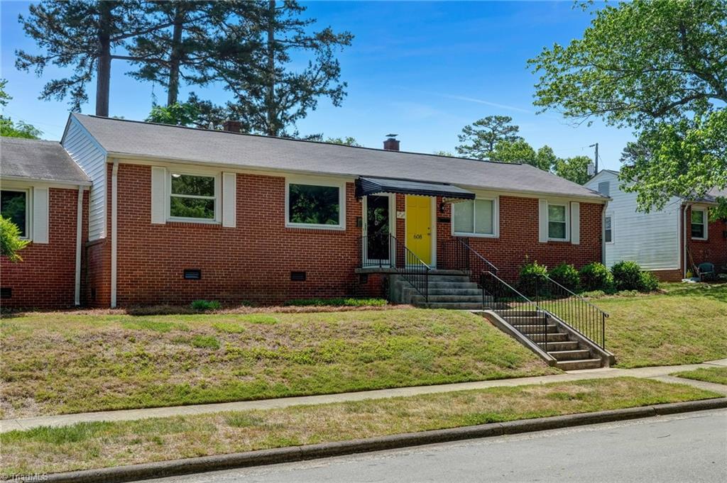 610 N Tremont Drive Property Photo 1