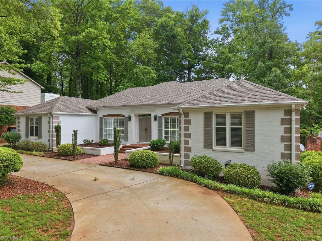 702 Westminster Drive Property Photo 3
