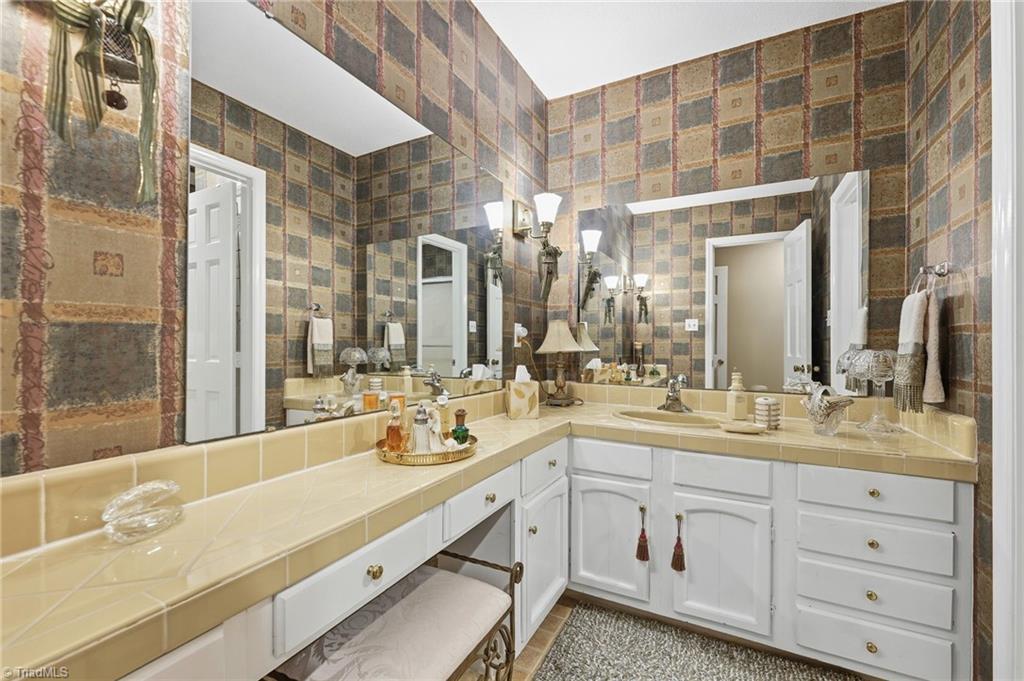702 Westminster Drive Property Photo 19
