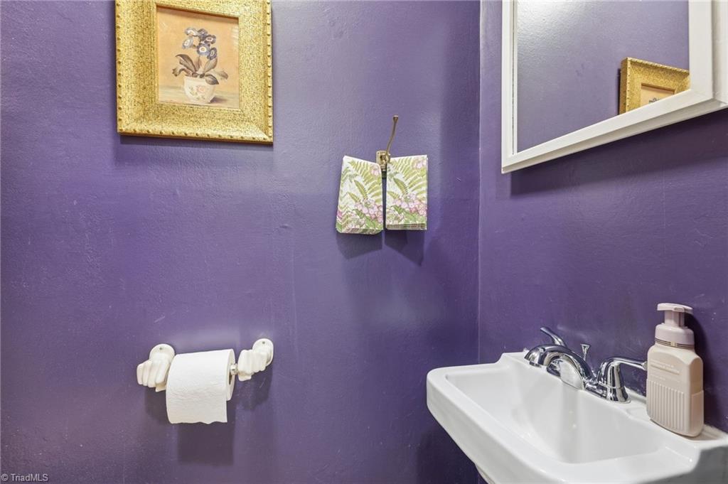 702 Westminster Drive Property Photo 32