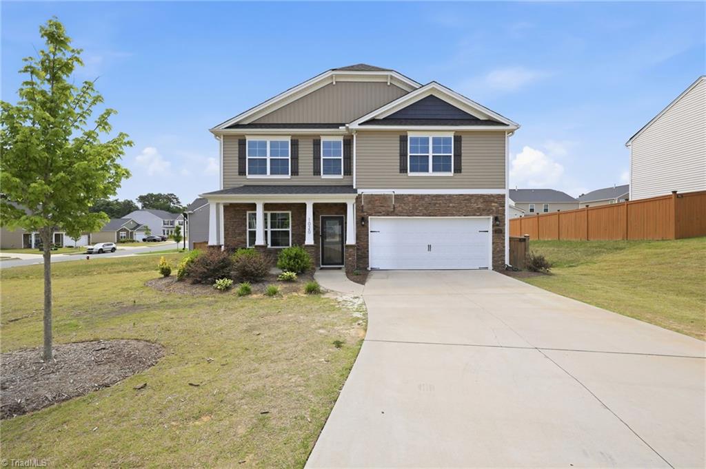 1020 Broadlands Way Property Photo 1