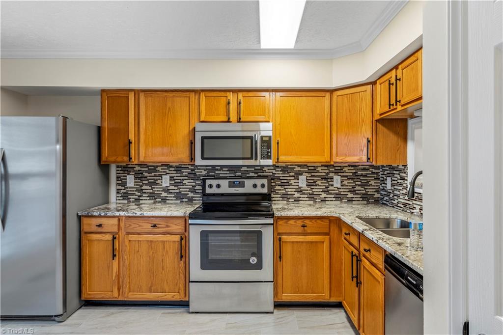 246 Hampton Road # 8b Property Photo 3