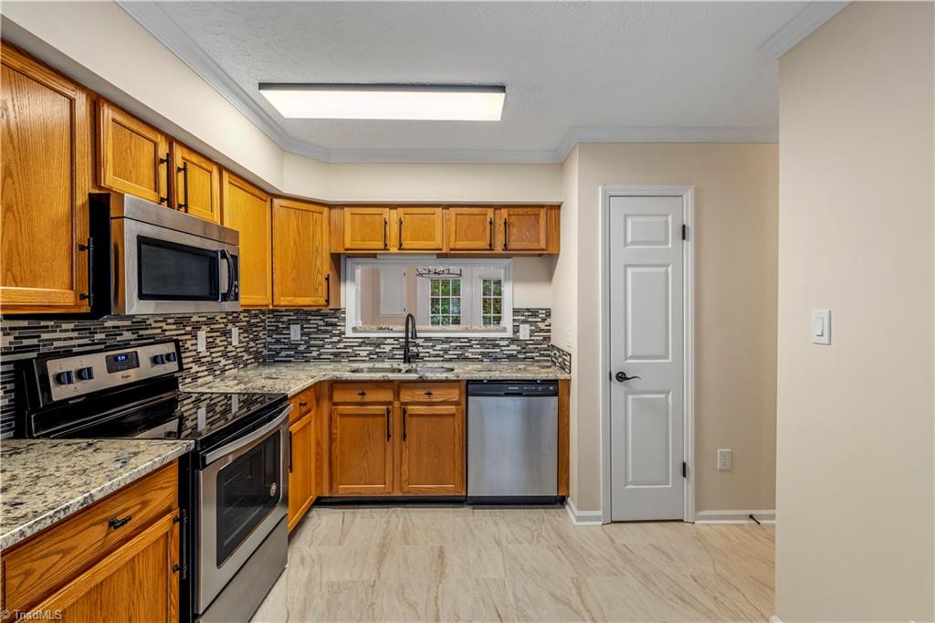 246 Hampton Road # 8b Property Photo 6