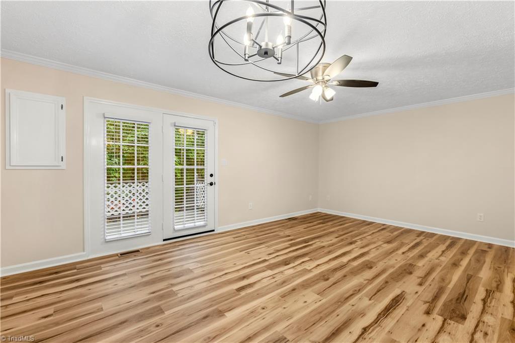 246 Hampton Road # 8b Property Photo 12