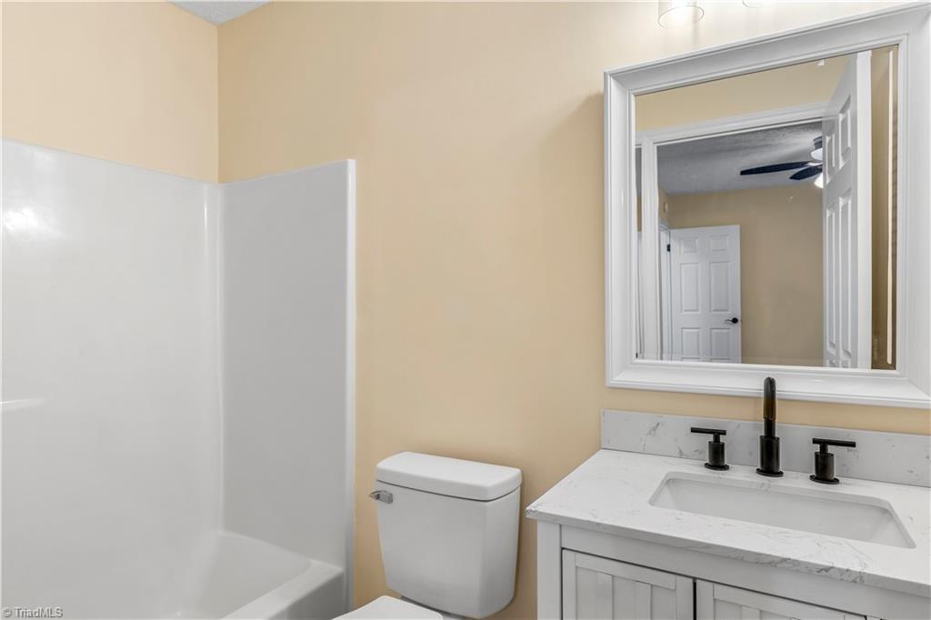 246 Hampton Road # 8b Property Photo 17
