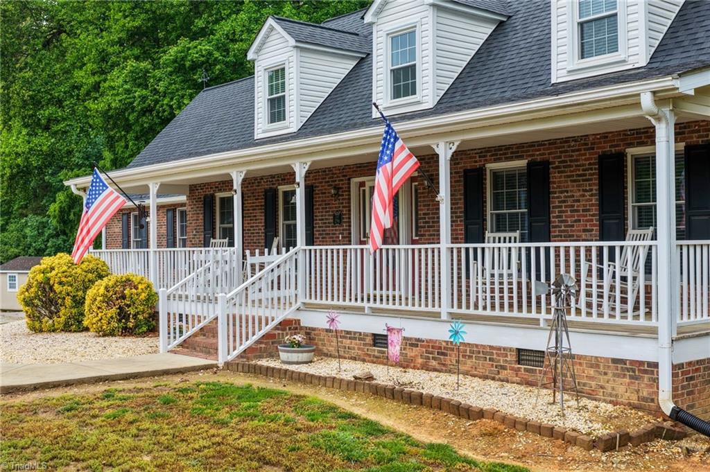296 Cothran Hicks Road Property Photo 2