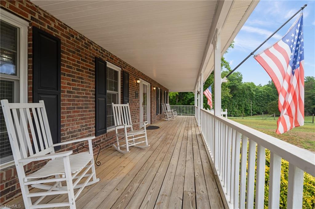 296 Cothran Hicks Road Property Photo 3