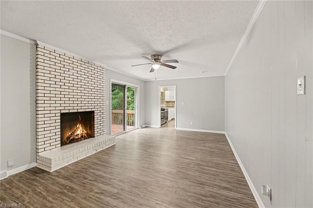 5021 Eastwin Drive Property Photo 4