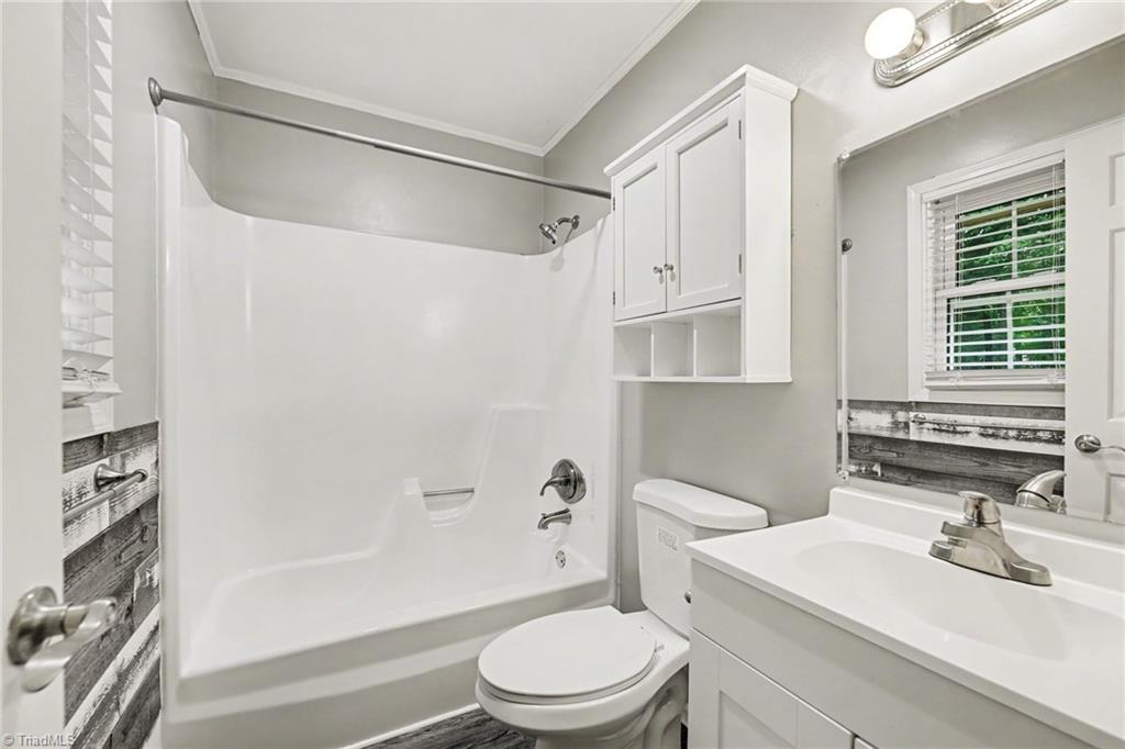 5021 Eastwin Drive Property Photo 23