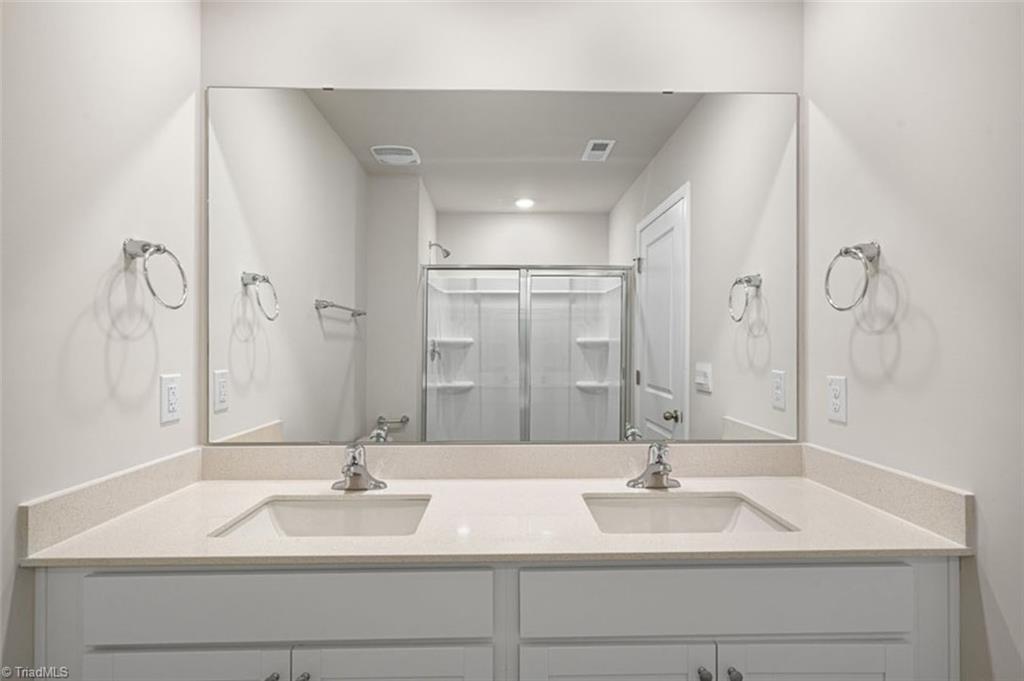 134 Greenbrier Way Property Photo 5