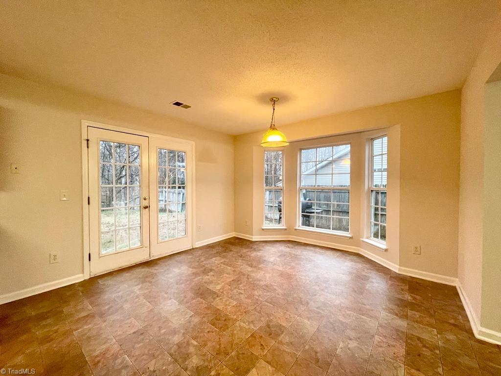 5715 River Glen Drive Property Photo 5