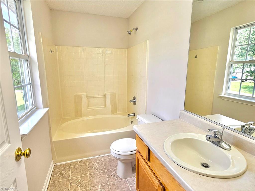 5715 River Glen Drive Property Photo 11