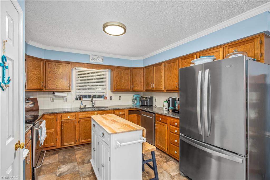 4104 Moss Brook Drive Property Photo 6