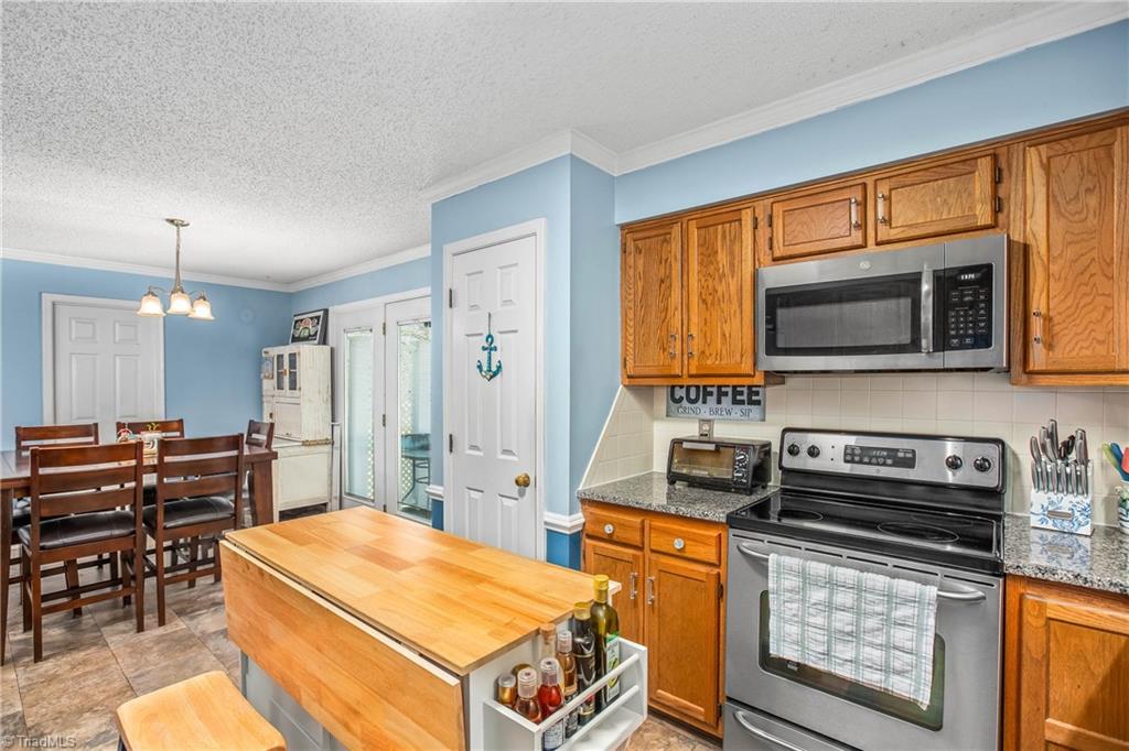 4104 Moss Brook Drive Property Photo 7