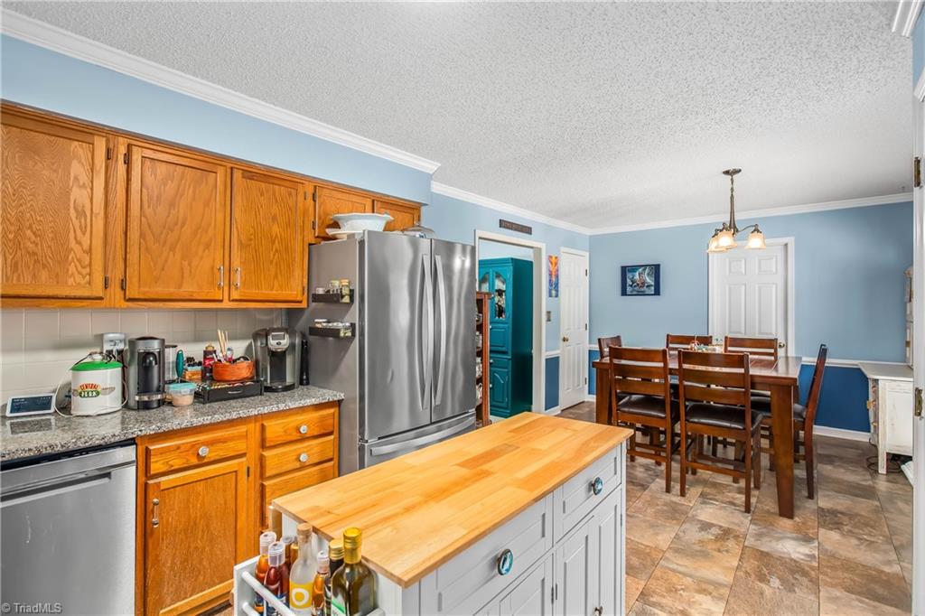 4104 Moss Brook Drive Property Photo 11