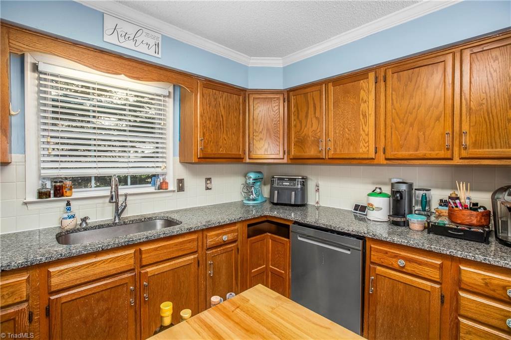 4104 Moss Brook Drive Property Photo 12