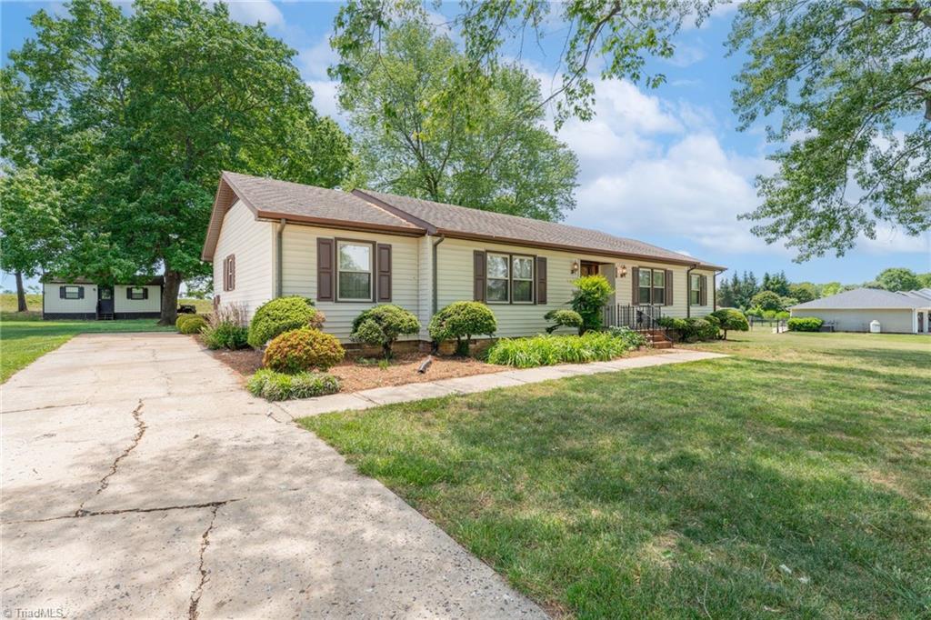154 Meadowview Road Property Photo 2