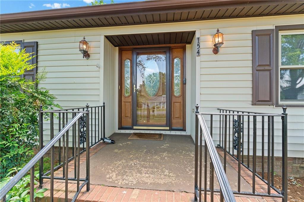 154 Meadowview Road Property Photo 3