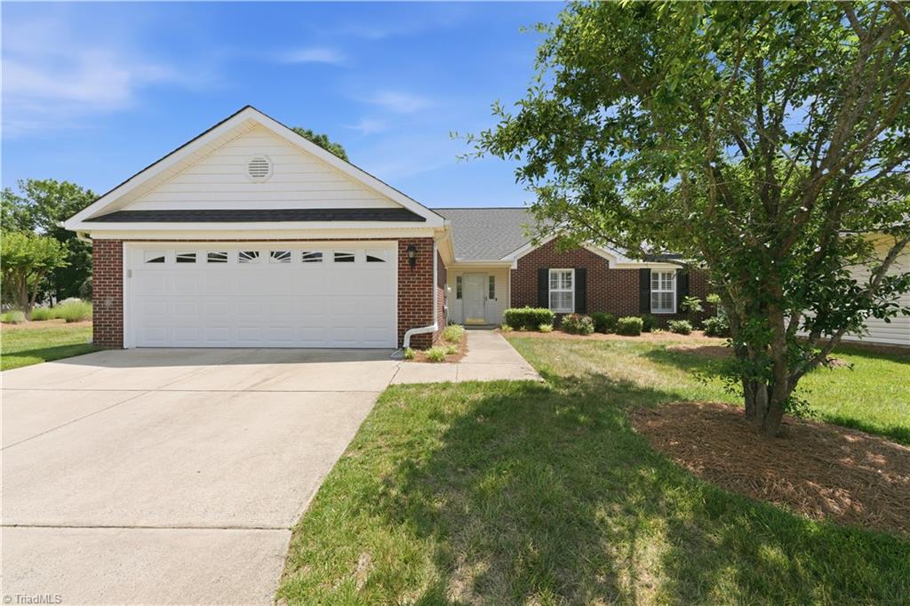 2035 Sweetbay Circle Property Photo 1