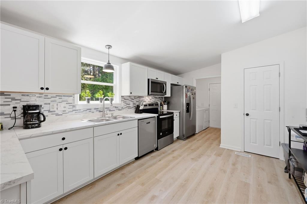 54 Brent Wood Property Photo 3