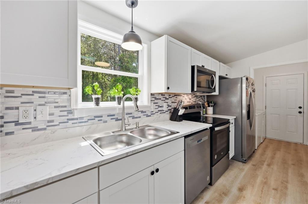 54 Brent Wood Property Photo 4