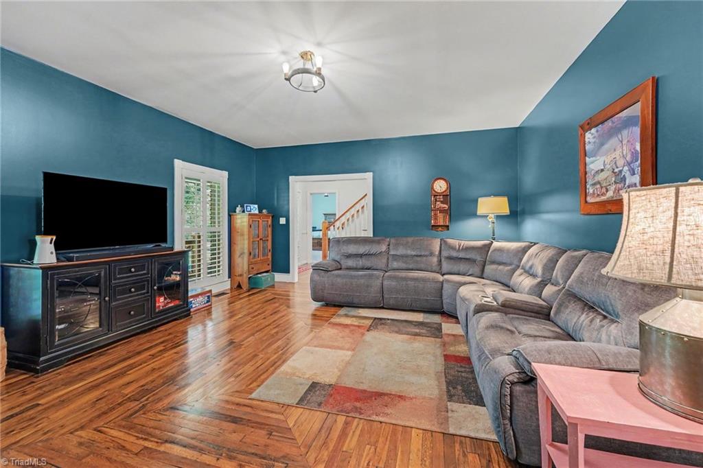 3190 Macbrandon Lane Property Photo 11