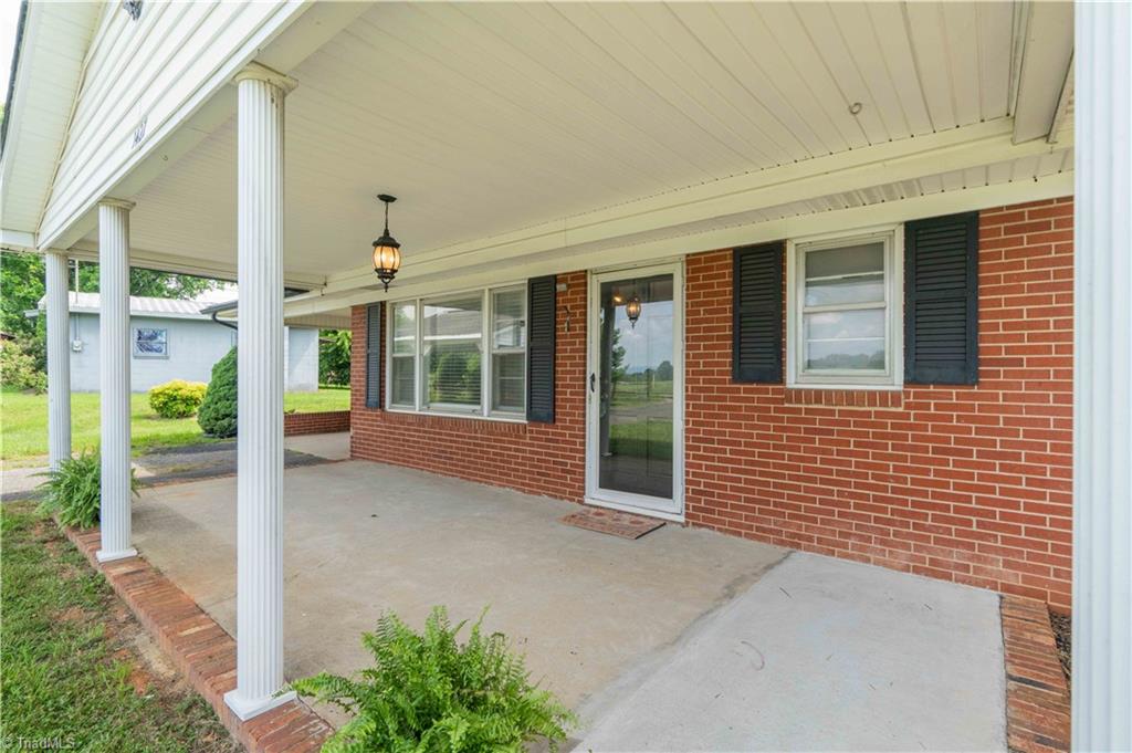 1427 Reeves Mill Road Property Photo 4