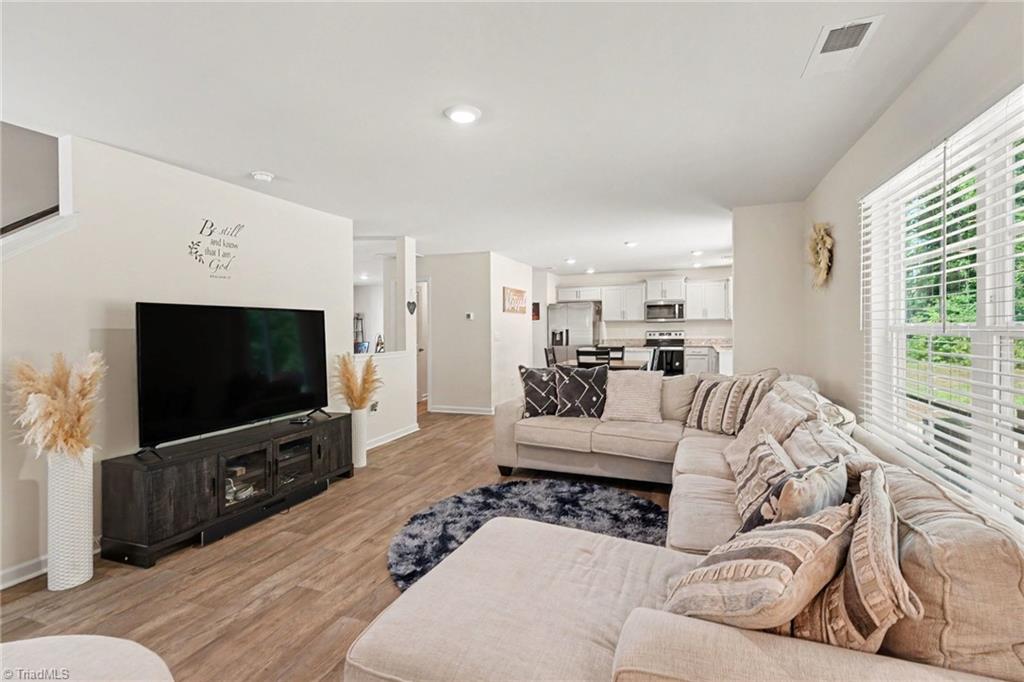 405 Gulliver Court Property Photo 6