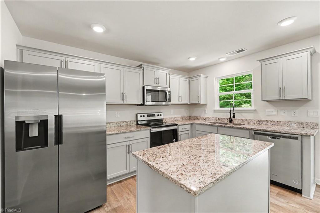 405 Gulliver Court Property Photo 8