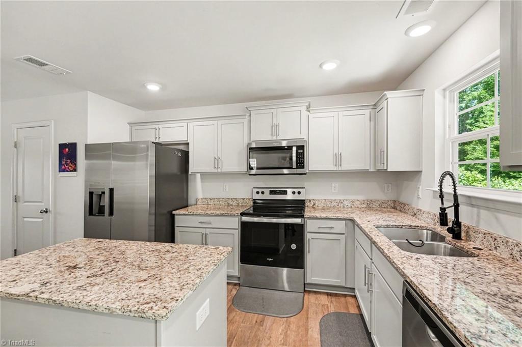 405 Gulliver Court Property Photo 9