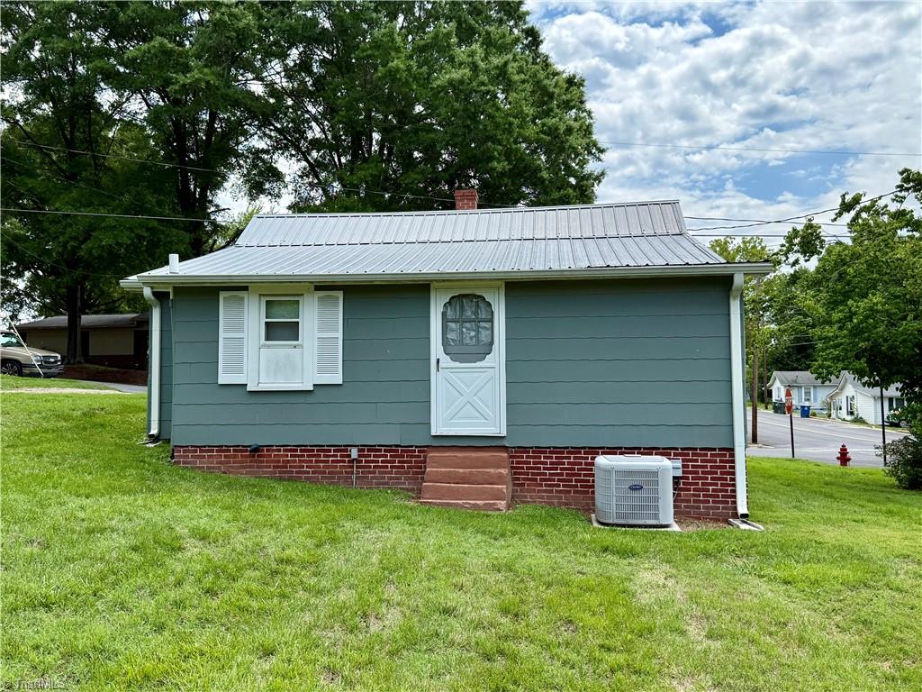 212 S 6th Avenue Property Photo 4