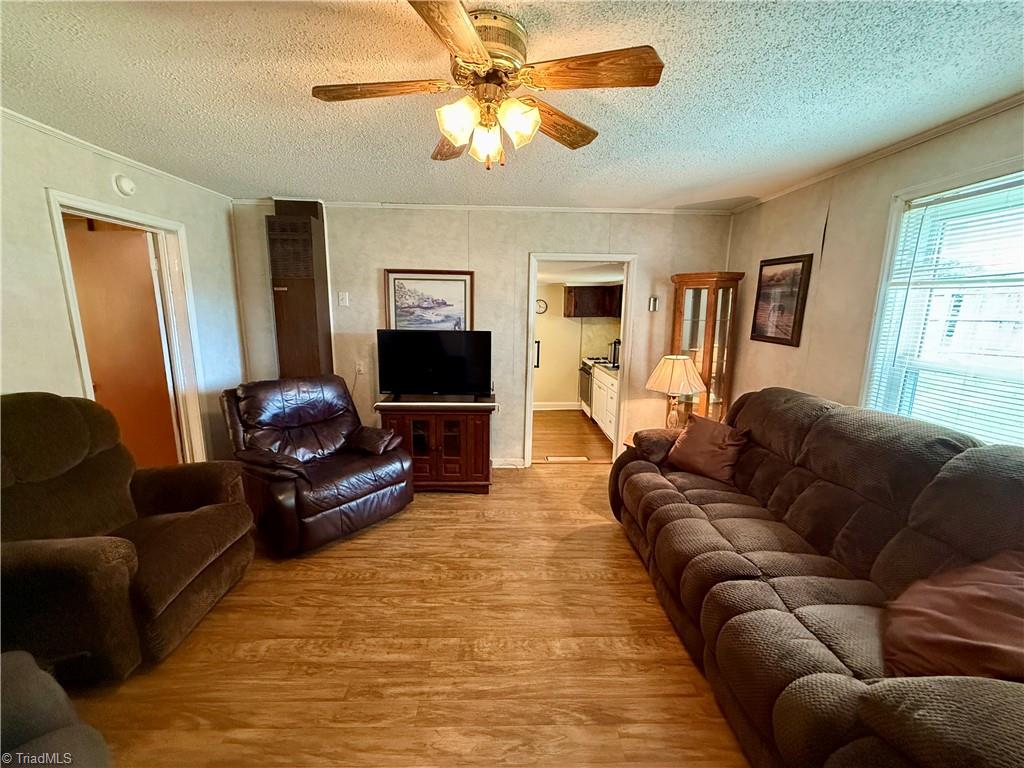 212 S 6th Avenue Property Photo 8