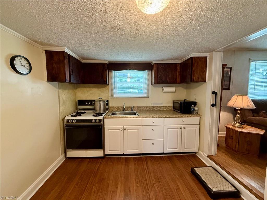 212 S 6th Avenue Property Photo 11