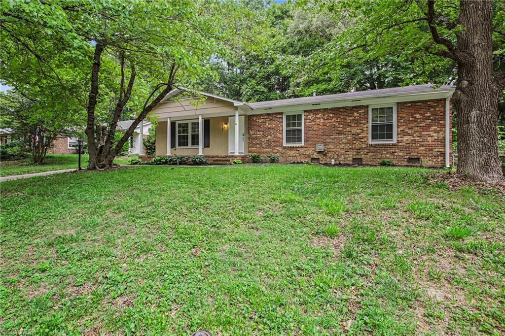5104 Amberhill Drive Property Photo 1