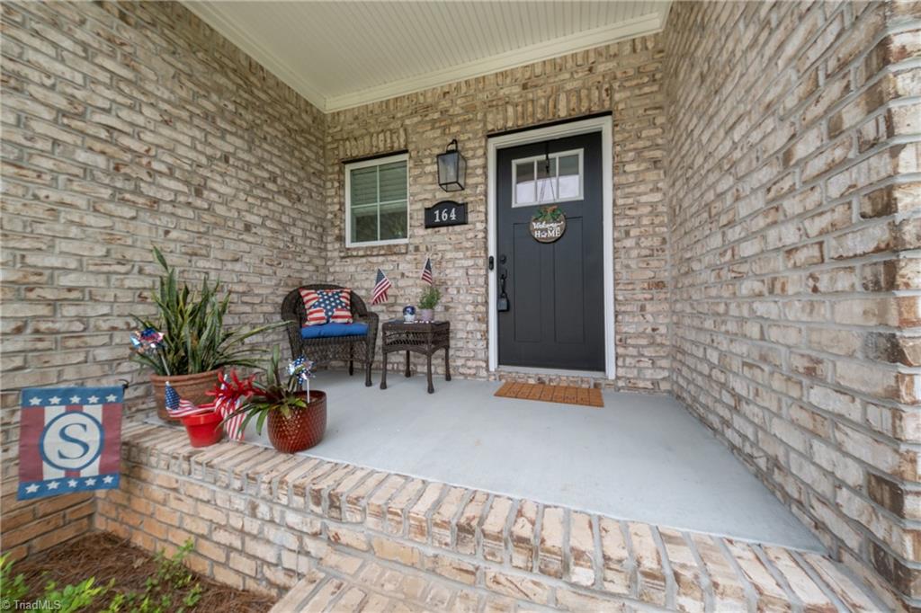 164 Pipers Ridge East Property Photo 3