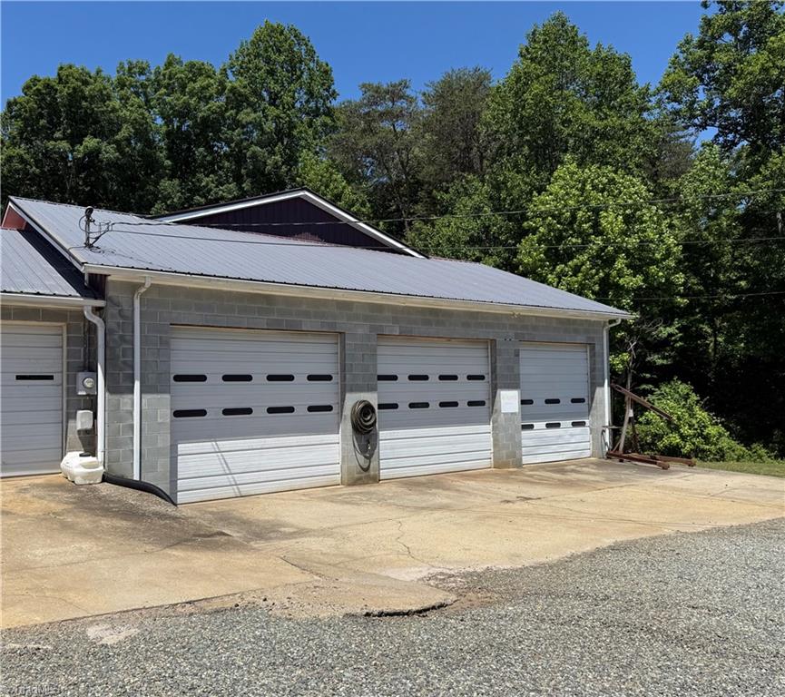 1628 Nc Highway 22 S Property Photo 1