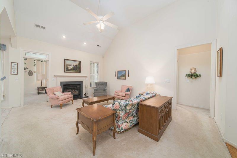 1225 Avery Way Property Photo 2