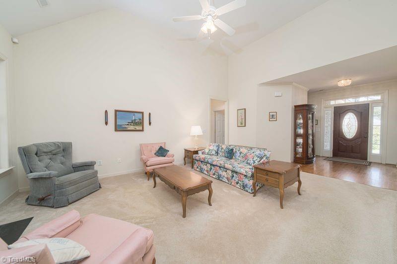 1225 Avery Way Property Photo 3
