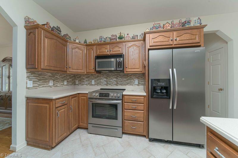 1225 Avery Way Property Photo 5