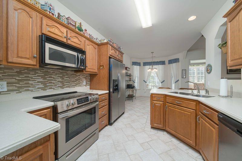 1225 Avery Way Property Photo 6